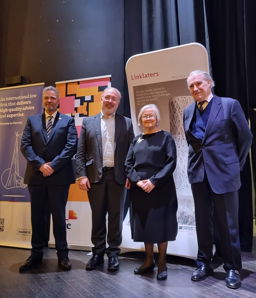 8649ddbb3b2a59492bd24d1dfce893747c1b218d